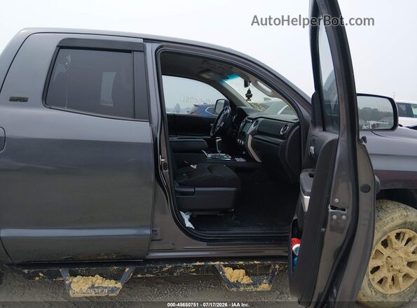 5TFUW5F18HX627710 2017 TOYOTA TUNDRA Серый Вид салона спереди