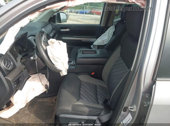 5TFUY5F11JX703333 2018 TOYOTA TUNDRA Silver Սալոնի դիմացի տեսք