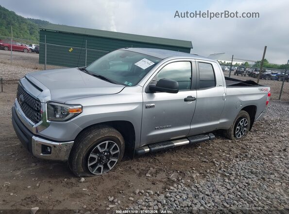 5TFUY5F11JX703333 2018 TOYOTA TUNDRA Silver Սալոնի 360 աստիճան տեսք
