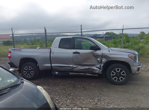 5TFUY5F11JX703333 2018 TOYOTA TUNDRA Silver Սալոնի հետևի տեսք