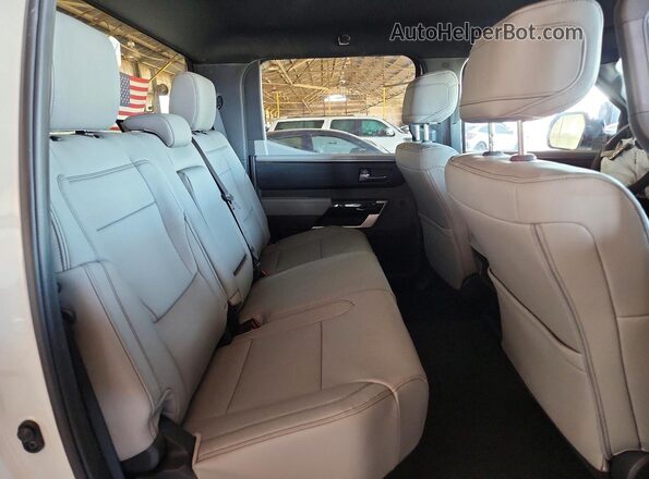 5TFWA5DB4TX358018 2026 TOYOTA TUNDRA White Հետևի նստատեղերի տեսք