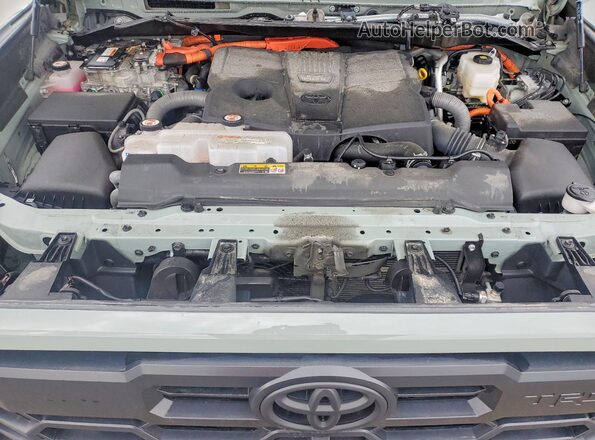 5TFWC5EC4SX008341 2025 TOYOTA TUNDRA Green Vista interior trasera