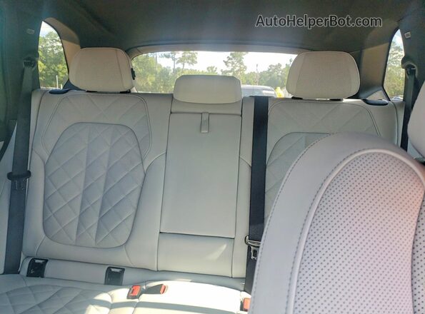 5UX13EU00R9T80712 2024 BMW X5 White Vista de los asientos traseros