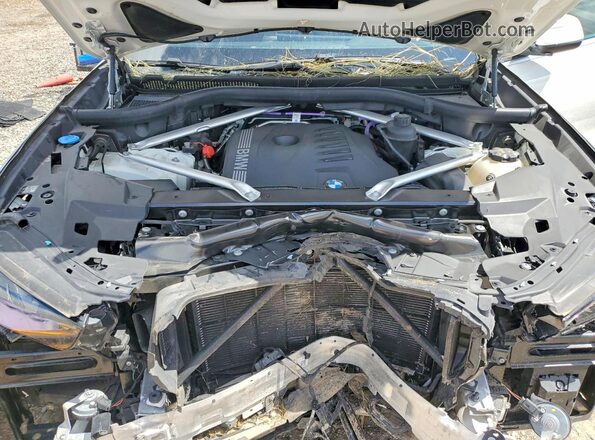 5UX13EU04R9W11580 2024 BMW X5 White Սալոնի հետևի տեսք