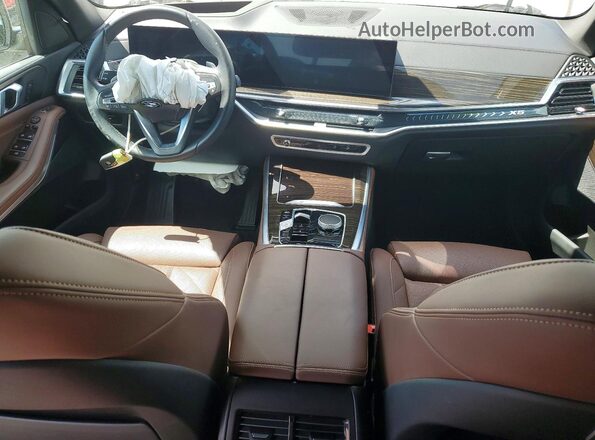 5UX13EU04R9W11580 2024 BMW X5 White Առջևի վահանակի տեսք