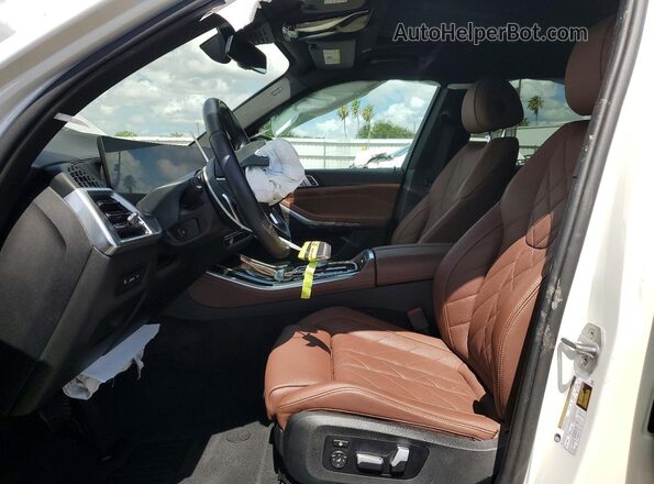 5UX13EU04R9W11580 2024 BMW X5 White Սալոնի դիմացի տեսք