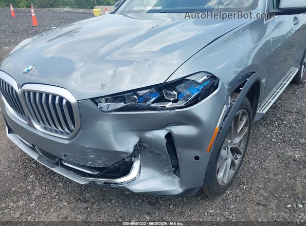 5UX13EU05R9U57011 2024 BMW X5 Серый Вид спереди