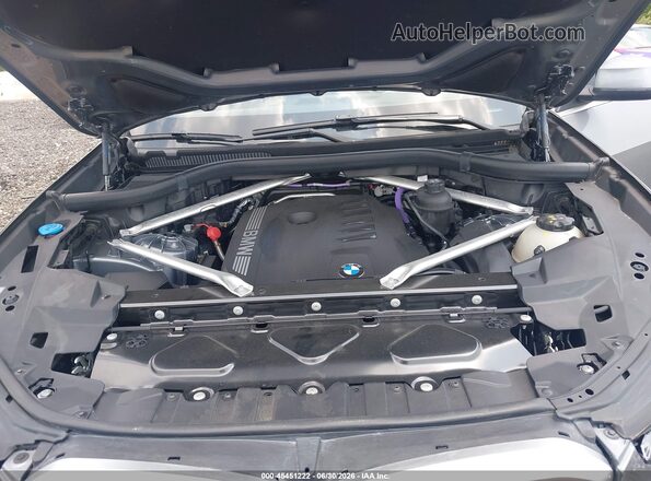 5UX13EU05R9U57011 2024 BMW X5 Серый Вид сзади