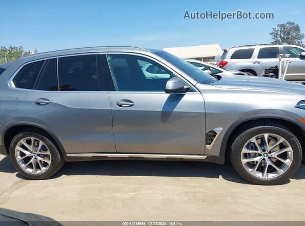 5UX13EU06S9Y91024 2025 BMW X5 Silver უკანა სალონის ხედი