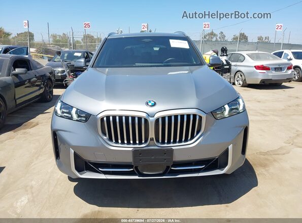 5UX13EU06S9Y91024 2025 BMW X5 Silver ხელსაწყოთა პანელის ხედი