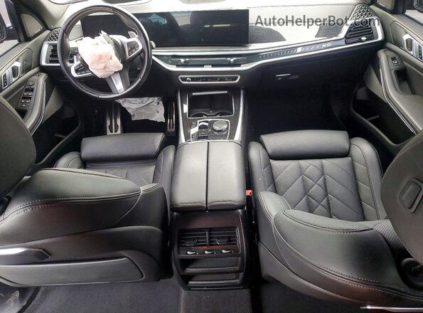 5UX13EU07R9S70272 2024 BMW X5 Black Vista del salpicadero