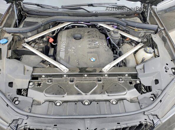 5UX13EU07R9S70272 2024 BMW X5 Black Vista del compartimento del motor