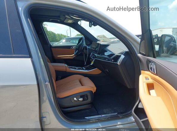 5UX13EU07S9Y41765 2025 BMW X5 Gray წინა სალონის ხედი