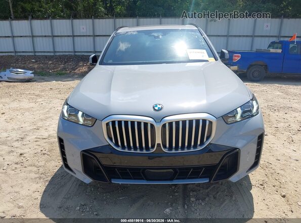 5UX13EU07S9Y41765 2025 BMW X5 Gray ხელსაწყოთა პანელის ხედი
