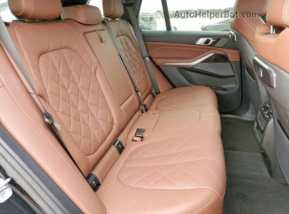 5UX13EU08R9U13987 2024 BMW X5 Black Սալոնի հետևի տեսք