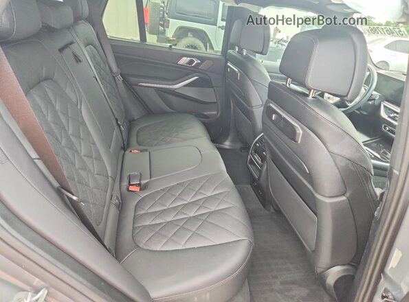 5UX13EU09T9313274 2026 BMW X5 Silver Widok wnętrza z tyłu