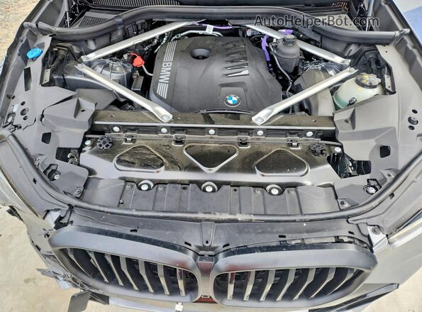 5UX13EU09T9313274 2026 BMW X5 Silver Widok komory silnika