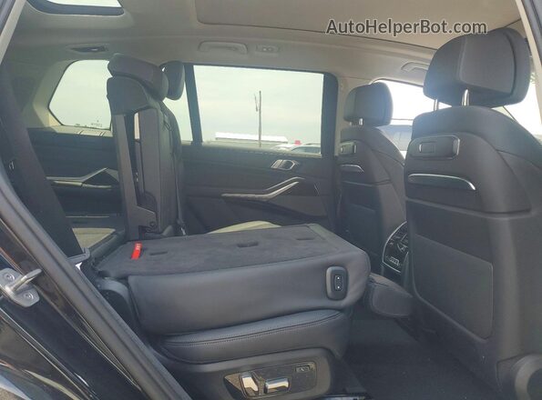 5UX23EM00R9S28854 2024 BMW X7 Черный Вид задней части салона