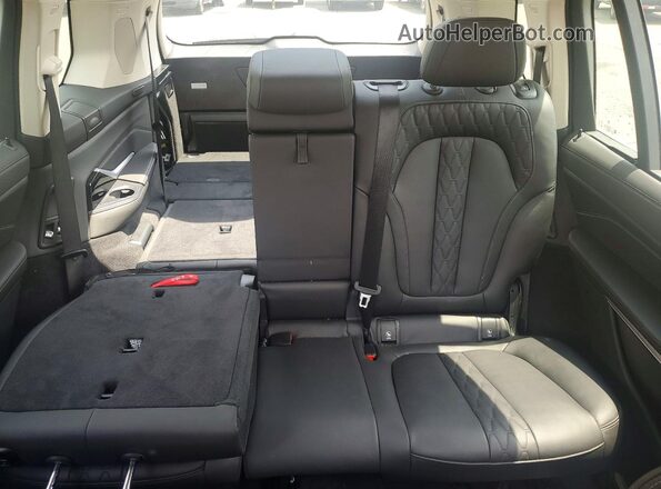 5UX23EM00R9S28854 2024 BMW X7 Черный Вид задних сидений