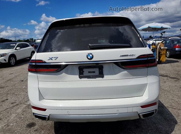 5UX23EM00R9T80911 2024 BMW X7 White Widok z tyłu