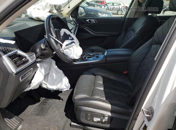 5UX23EM00R9T80911 2024 BMW X7 White Widok wnętrza z przodu