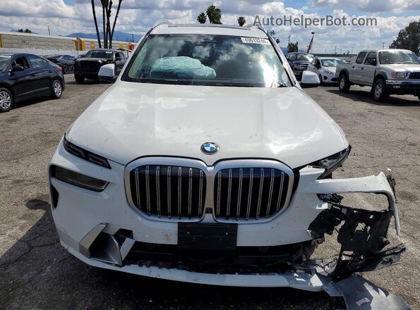 5UX23EM00R9T80911 2024 BMW X7 White Widok z przodu