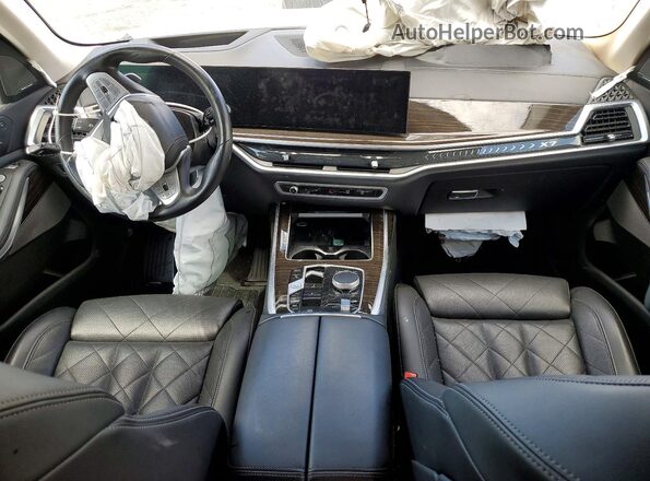 5UX23EM00R9T80911 2024 BMW X7 White Widok deski rozdzielczej