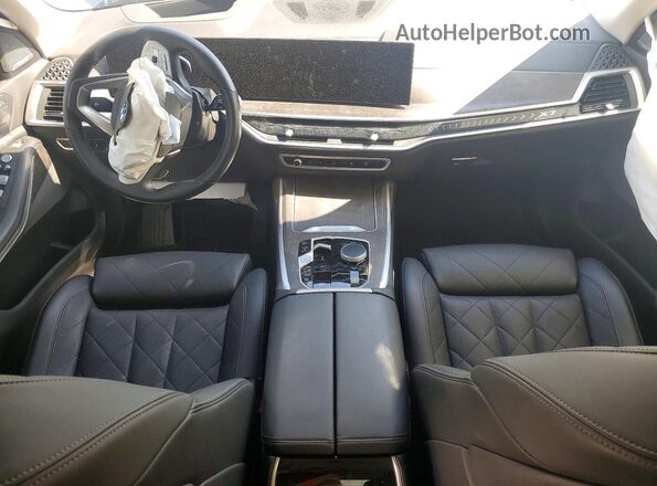 5UX23EM01P9R09411 2023 BMW X7 Blue Widok deski rozdzielczej
