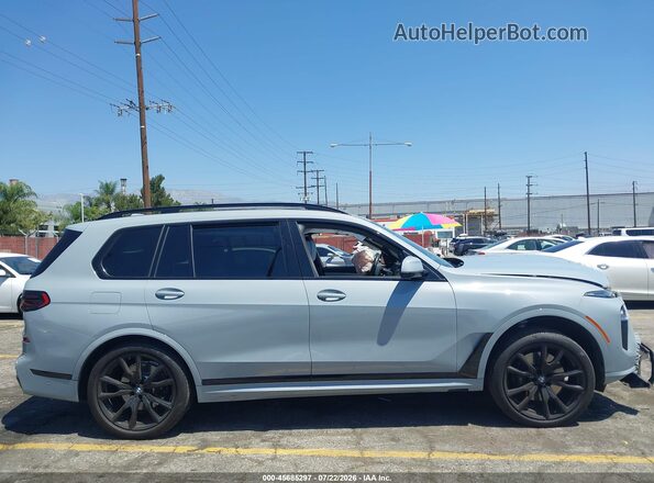 5UX23EM01R9S97181 2024 BMW X7 Gray Вид задньої частини салону