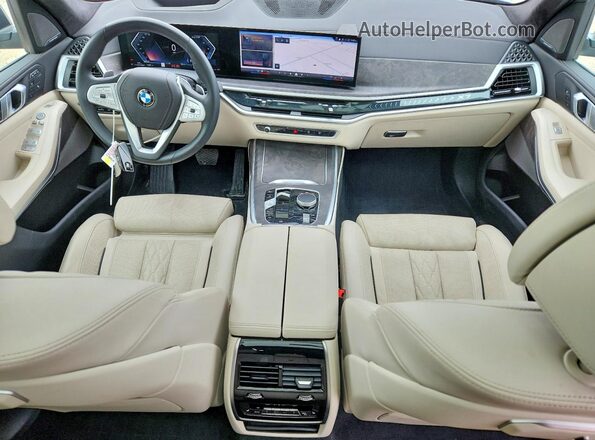 5UX23EM01S9Z89639 2025 BMW X7 Серебряный Вид панели приборов