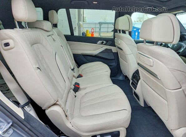 5UX23EM01S9Z89639 2025 BMW X7 Серебряный Вид задних сидений