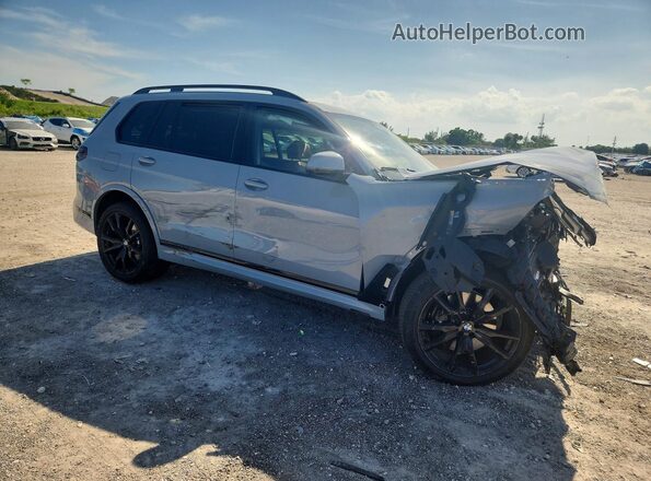 5UX23EM02T9328509 2026 BMW X7 Gray Передня права чверть