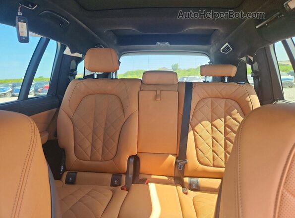 5UX23EM02T9328509 2026 BMW X7 Gray Вид задніх сидінь
