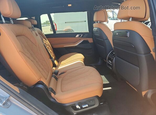 5UX23EM02T9328509 2026 BMW X7 Gray Вид задньої частини салону