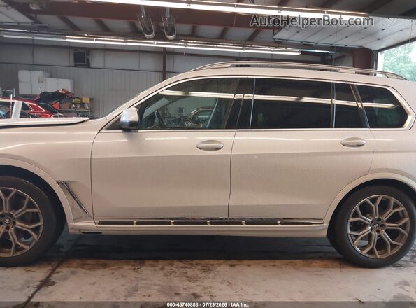 5UX23EM03P9R65527 2023 BMW X7 Белый Панорамный вид салона 360°