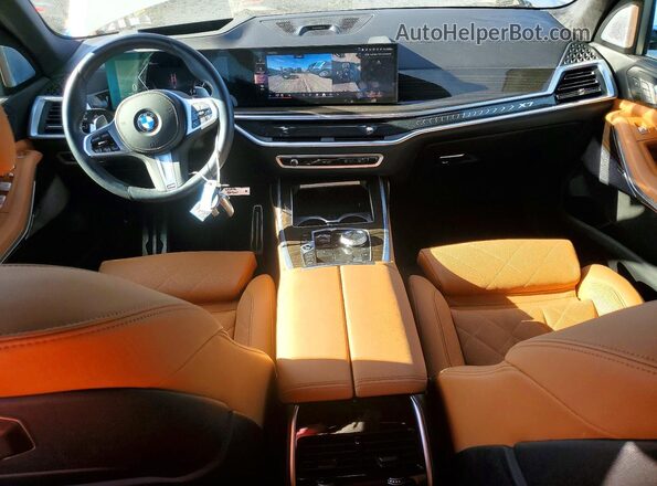 5UX23EM03R9U54435 2024 BMW X7 Gray Widok deski rozdzielczej