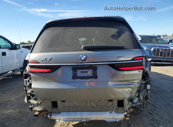 5UX23EM03R9U54435 2024 BMW X7 Gray Widok z tyłu
