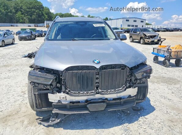 5UX23EM03R9V72744 2024 BMW X7 Silver Front view