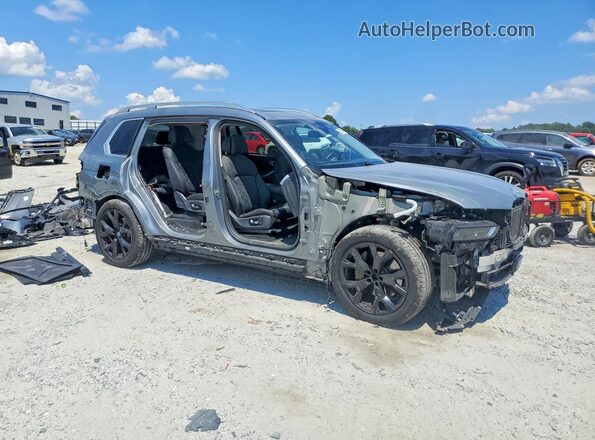 5UX23EM03R9V72744 2024 BMW X7 Silver Front right