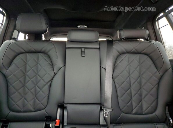 5UX23EM03S9Z35937 2025 BMW X7 White Widok tylnych siedzeń
