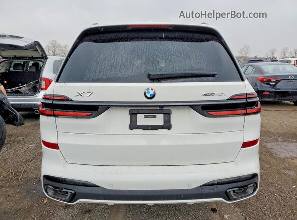 5UX23EM03S9Z35937 2025 BMW X7 White Widok z tyłu