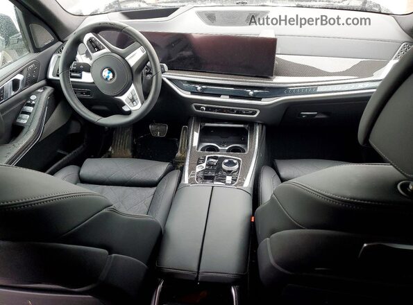 5UX23EM03S9Z35937 2025 BMW X7 White Widok deski rozdzielczej