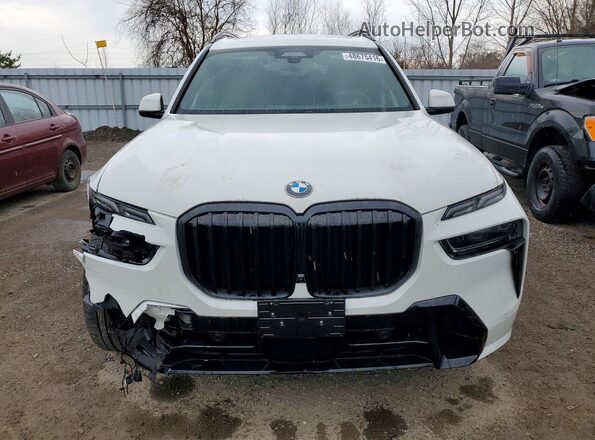 5UX23EM03S9Z35937 2025 BMW X7 White Widok z przodu