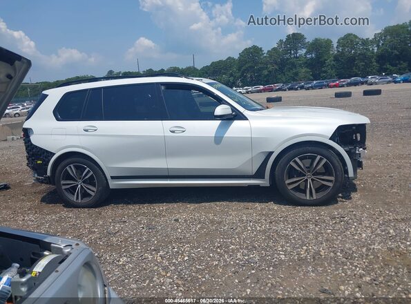5UX23EM04R9W04519 2024 BMW X7 Белый Вид задней части салона