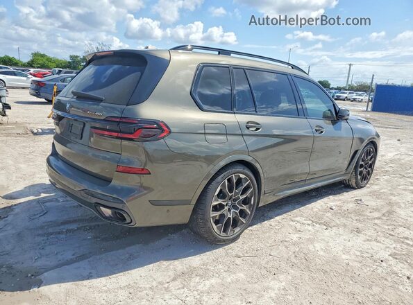 5UX23EM04S9Y67938 2025 BMW X7 Зеленый Задняя правая четверть