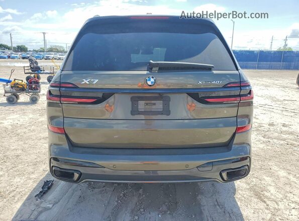 5UX23EM04S9Y67938 2025 BMW X7 Зеленый Вид сзади