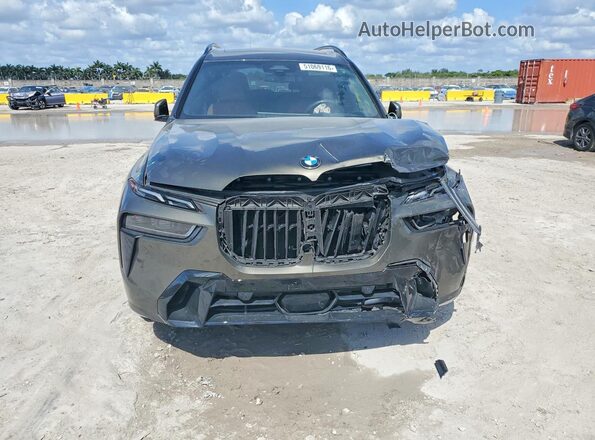 5UX23EM04S9Y67938 2025 BMW X7 Зеленый Вид спереди