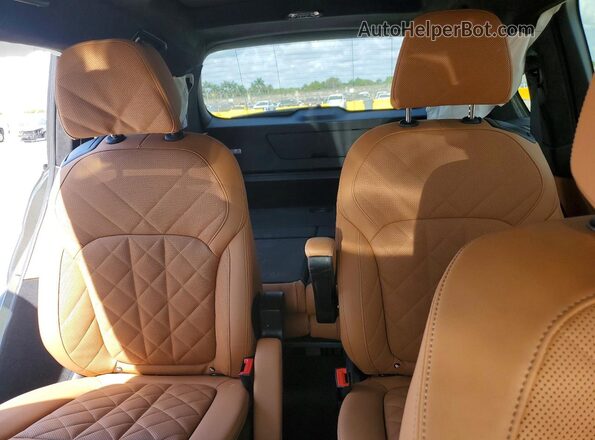 5UX23EM04S9Y67938 2025 BMW X7 Зеленый Вид задних сидений