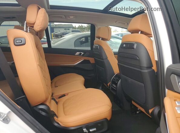 5UX23EM04V9428758 2027 BMW X7 Белый Вид задних сидений