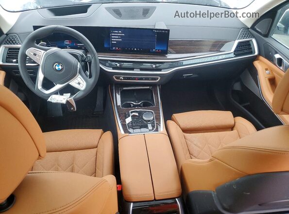 5UX23EM04V9428758 2027 BMW X7 Белый Вид панели приборов